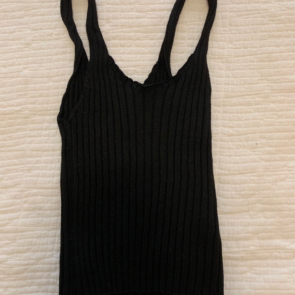 Ribbed black knit tank